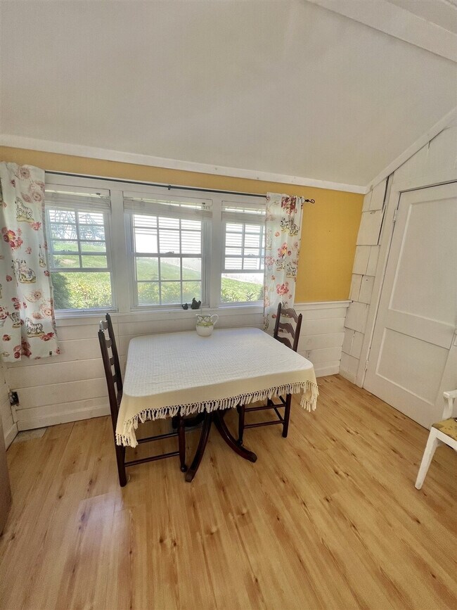 Foto del edificio - 28 W Shore Rd