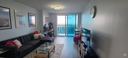 Building Photo - 2641 N Flamingo Rd