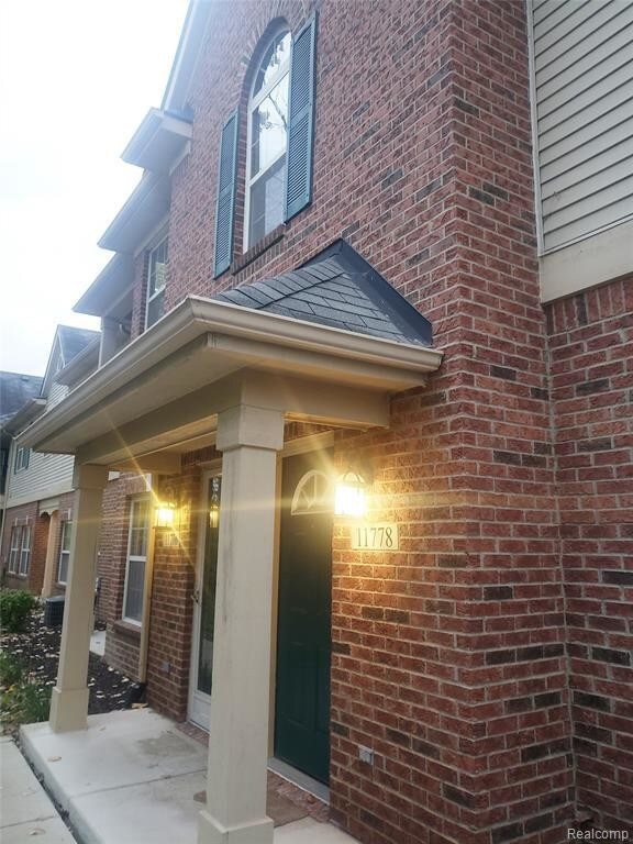 11778 Farmington Rd, Livonia, MI 48150 Condo for Rent in Livonia, MI