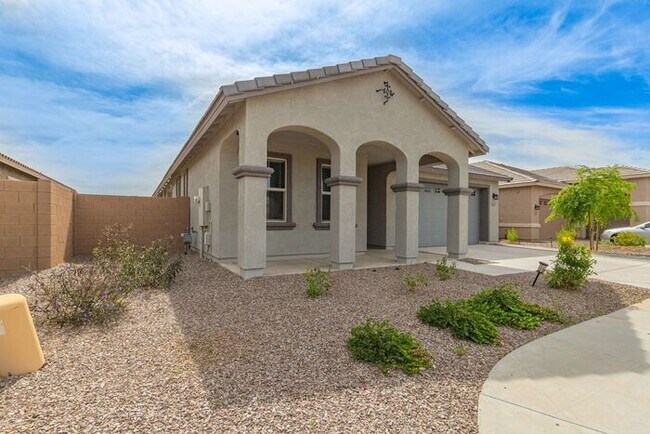 Foto del edificio - Single story 4 bedroom home