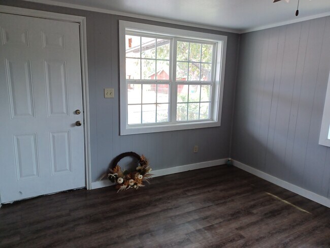 Building Photo - 202 S Libertad St