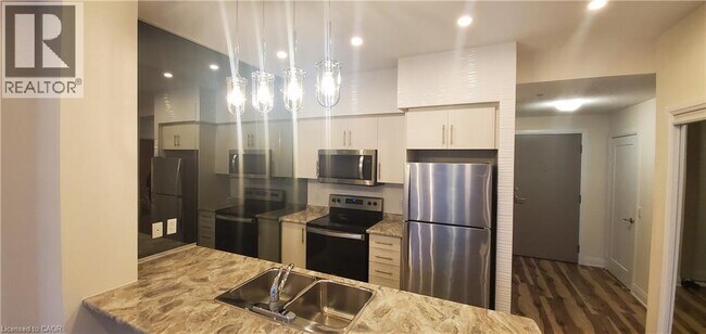 Building Photo - 16 Concord Pl