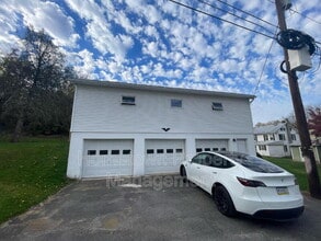 Building Photo - 272 River Rd