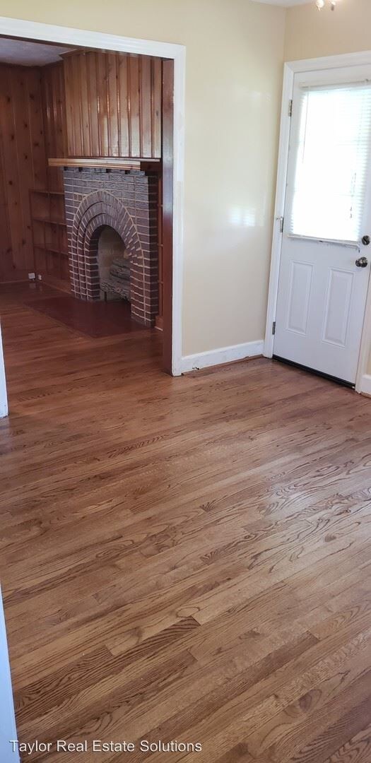 Foto del edificio - 3 br, 2 bath House - 210 8th Ave. NE