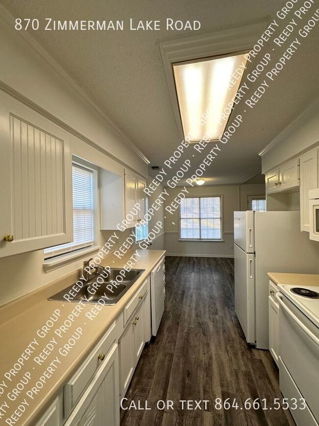 Building Photo - NEWLY RENOVATED 3 BED 1.5 BATH HOME!! Near...
