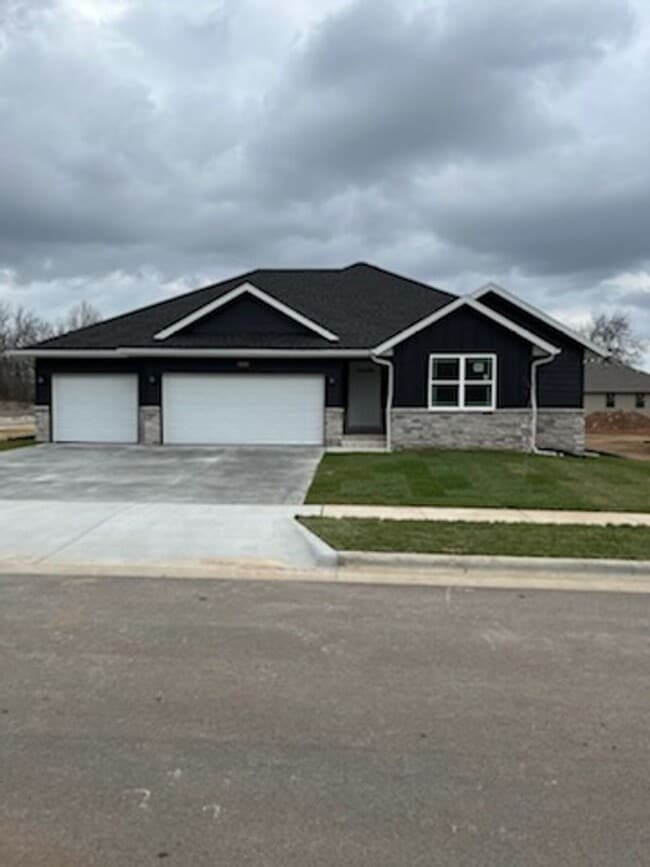 Building Photo - Beautiful New Three Bedroom Home