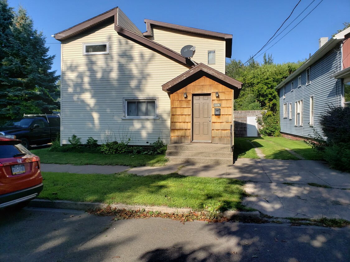 Front of the home - 207 Walnut St