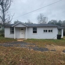 Building Photo - 111 Circle Dr