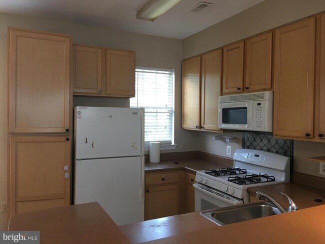 Building Photo - 46002 Caraway Terrace