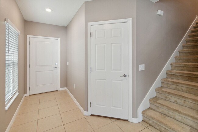 Foto del edificio - Like New 4/3 Townhome in Gated Community W/ Community Pool