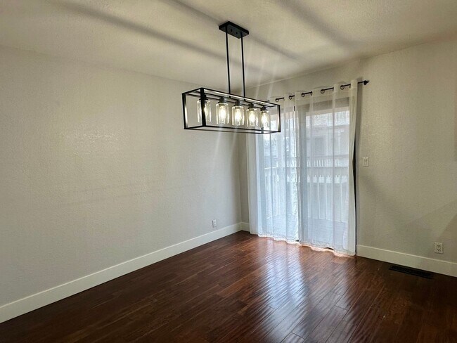 Foto del edificio - Newly updated 2 Bedroom 2.5 Bath!