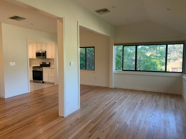 Building Photo - 3210 Dos Palos Dr