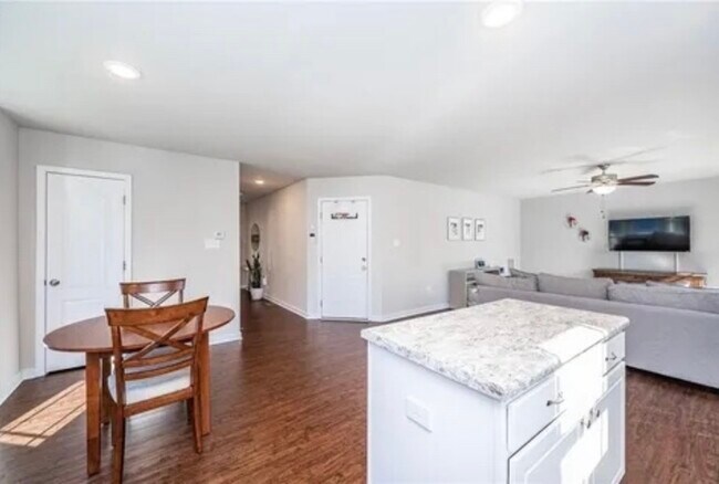 Building Photo - 1425 Twilight Ln