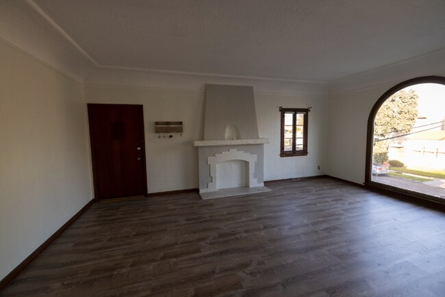 Foto del edificio - 223 Granada Ave