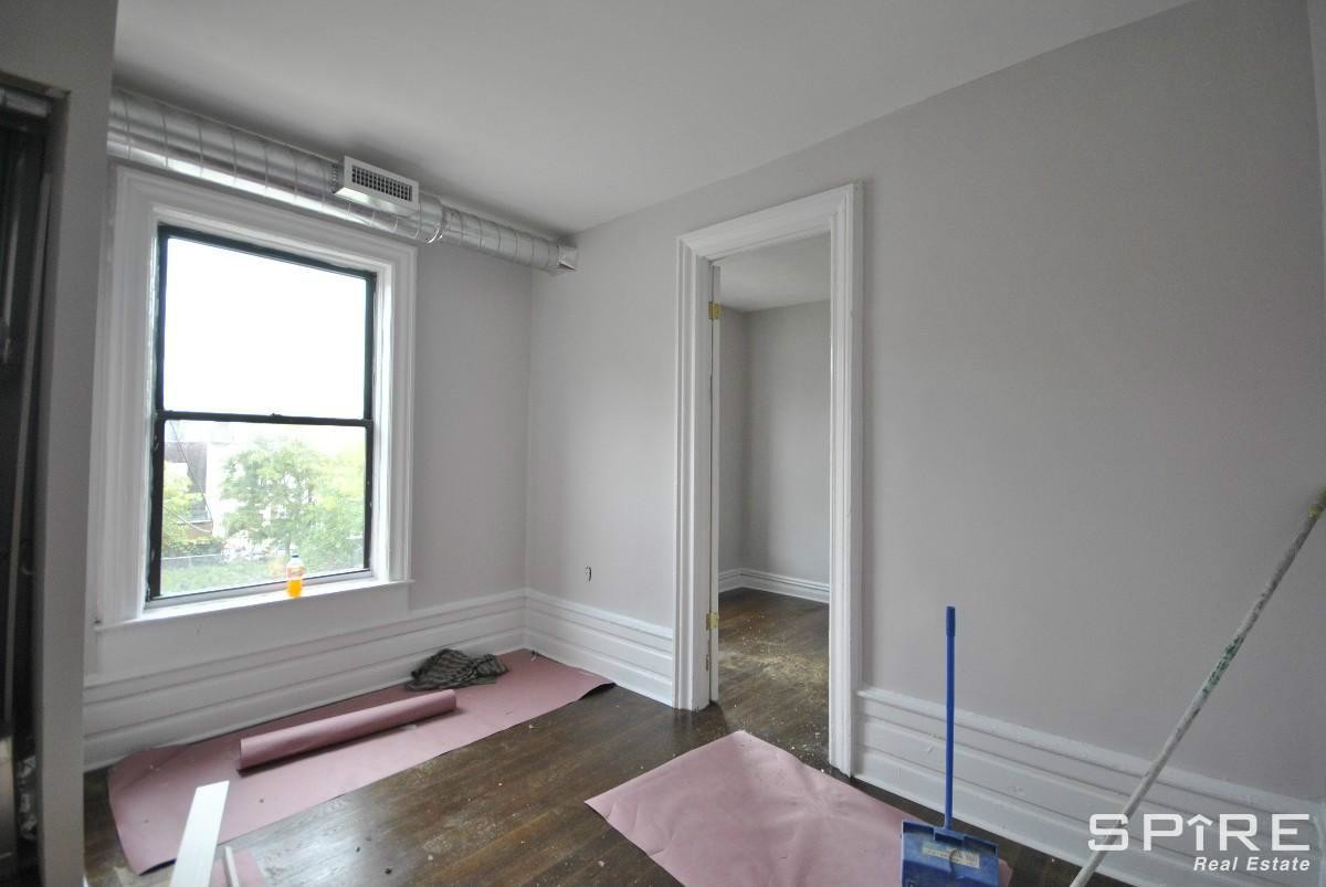 Foto principal - 696 Willoughby Ave