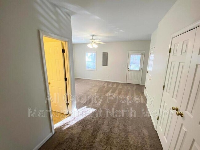 Building Photo - 3703 Waters Edge Trail