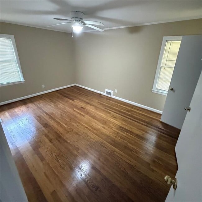 Building Photo - 986 Biltmore Dr NE