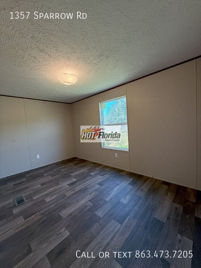 Building Photo - 1357 Sparrow Rd