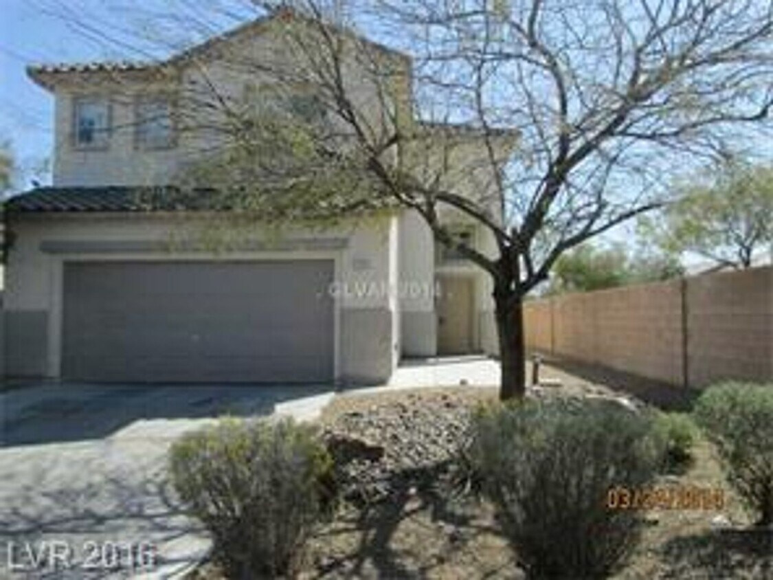 Foto principal - Very Nice 4 bedroom 2 1/2 Bath Home For Re...