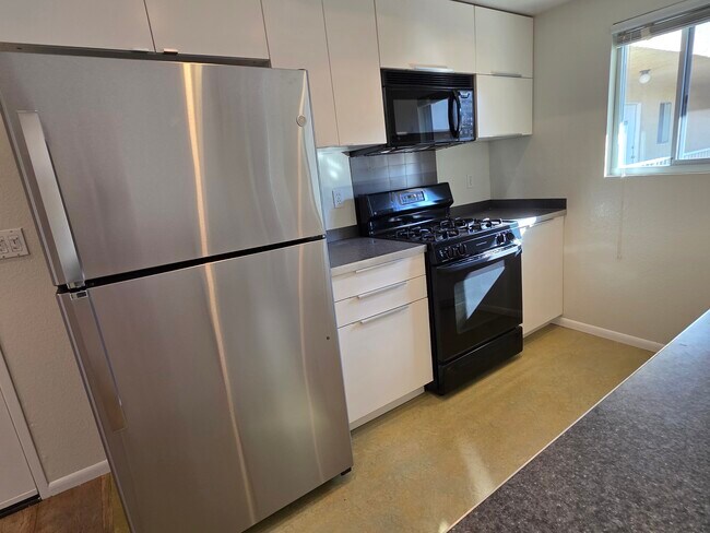 Foto del edificio - 3762 Hughes Ave