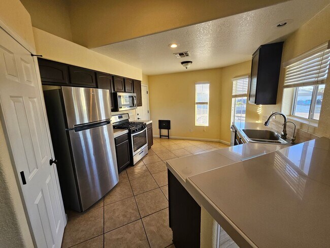 Building Photo - 3 Bedroom Home Located in Bullhead City