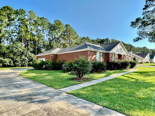 Building Photo - 640 Wedgewood Dr