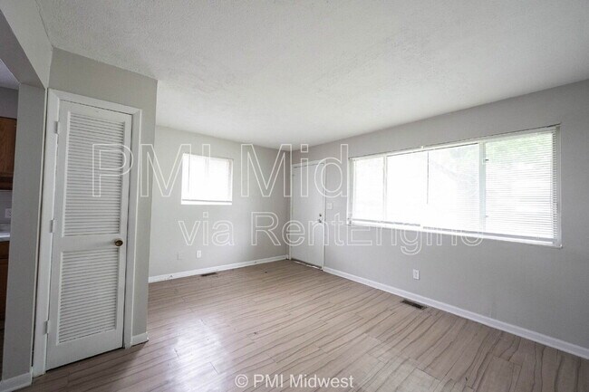 Building Photo - 2248 N Leland Ave