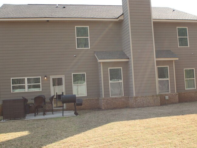 Foto del edificio - 5 Bedroom Single Family Home in McDonough