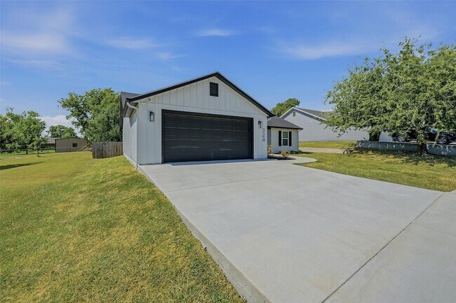 Building Photo - 325 Hillcroft Rd