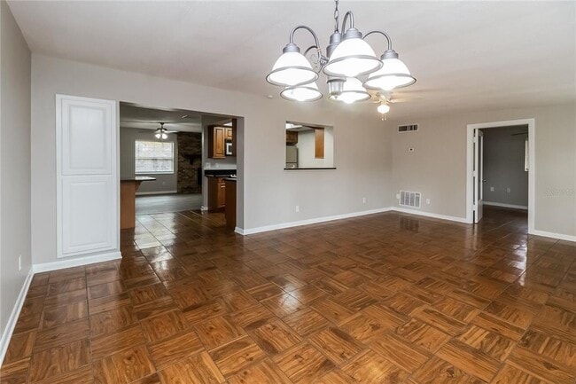 Building Photo - 5133 Oak Hill Dr