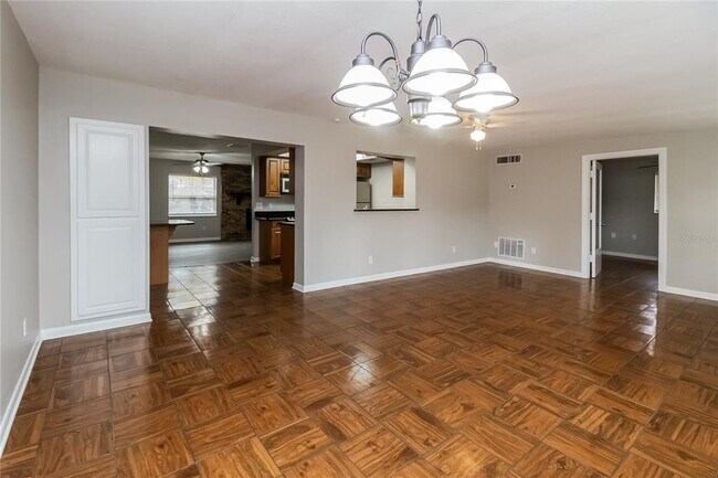 Foto del edificio - 5133 Oak Hill Dr