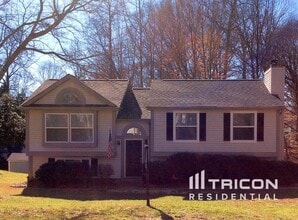 Building Photo - 1010 Farmfield Ln