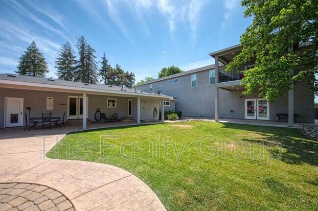 Foto del edificio - 2148 E College Ave