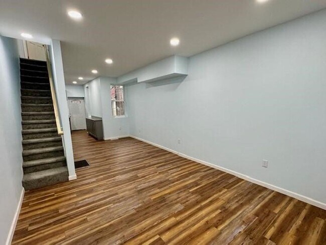 Building Photo - 3 Bedrooms 2 Full bath Home - Harrisburg Pa