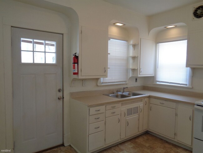Building Photo - 3 br, 2 bath House - 1122 Mills St