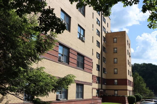 Building Photo - Patriot River View (FKA One Morris)