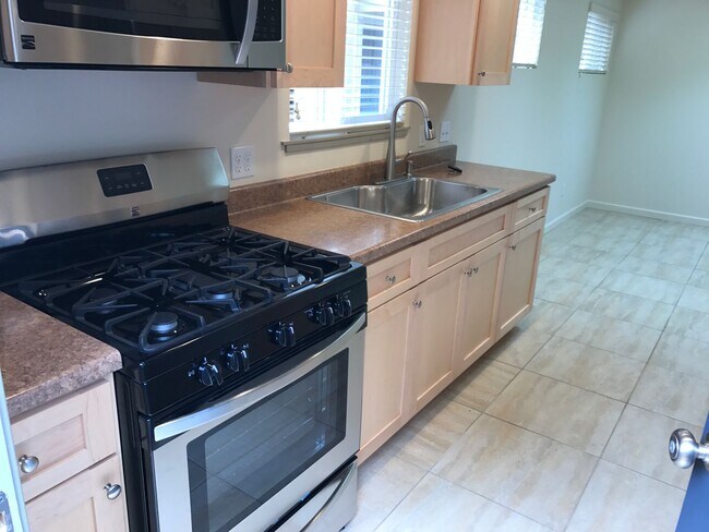 Foto del edificio - 3325 S &amp; 1815 Glatt [PRM: Marlene] (2)