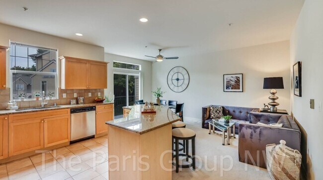 Foto del edificio - Exceptional Kirkland TH in Sought After Lo...