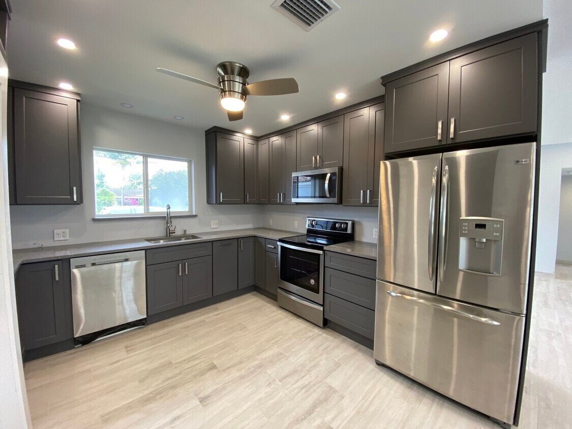 Foto principal - 228 Codrington Dr