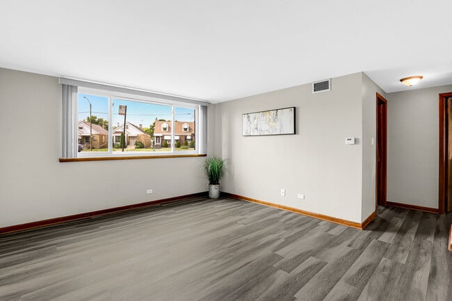 Building Photo - 7105 W Foster Pl