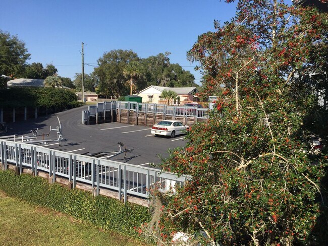 Building Photo - Fully Furnished, Turnkey 1BR/1BA Riverfron...