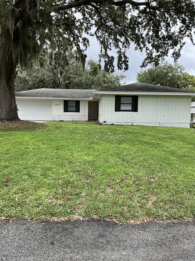 Primary Photo - 3 bedroom 2 bath Single Family Home with N...