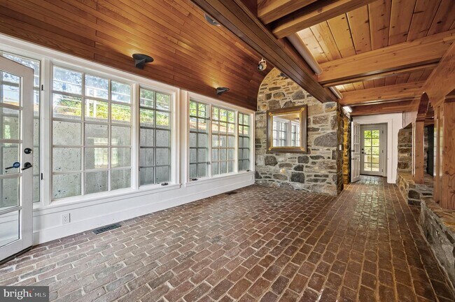 Building Photo - 808 Way Rd