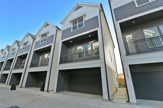 Building Photo - 316 Thornton Rd