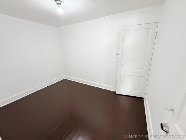 Foto del edificio - 4343 Pinewood Ave