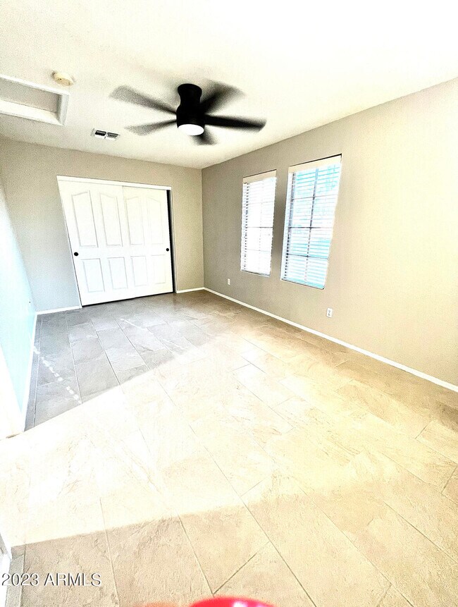 Foto del edificio - 3150 E San Angelo Ave