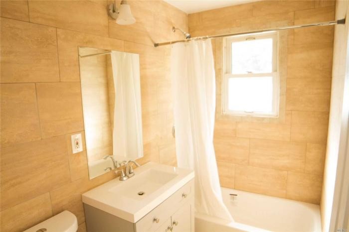 Building Photo - 3 bedroom in Coram NY 11727
