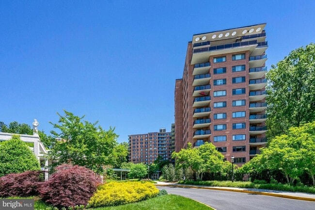 Foto del edificio - 4201 Cathedral Ave NW