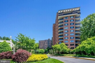 Building Photo - 4201 Cathedral Ave NW