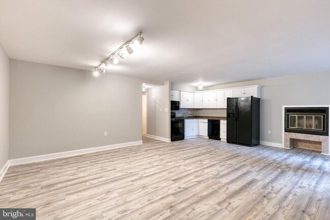 Building Photo - 2 Bed/2 Bath Patio Level Condo in Otterbei...